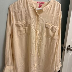 Yellow button-up blouse with a relaxed fit  Size XL